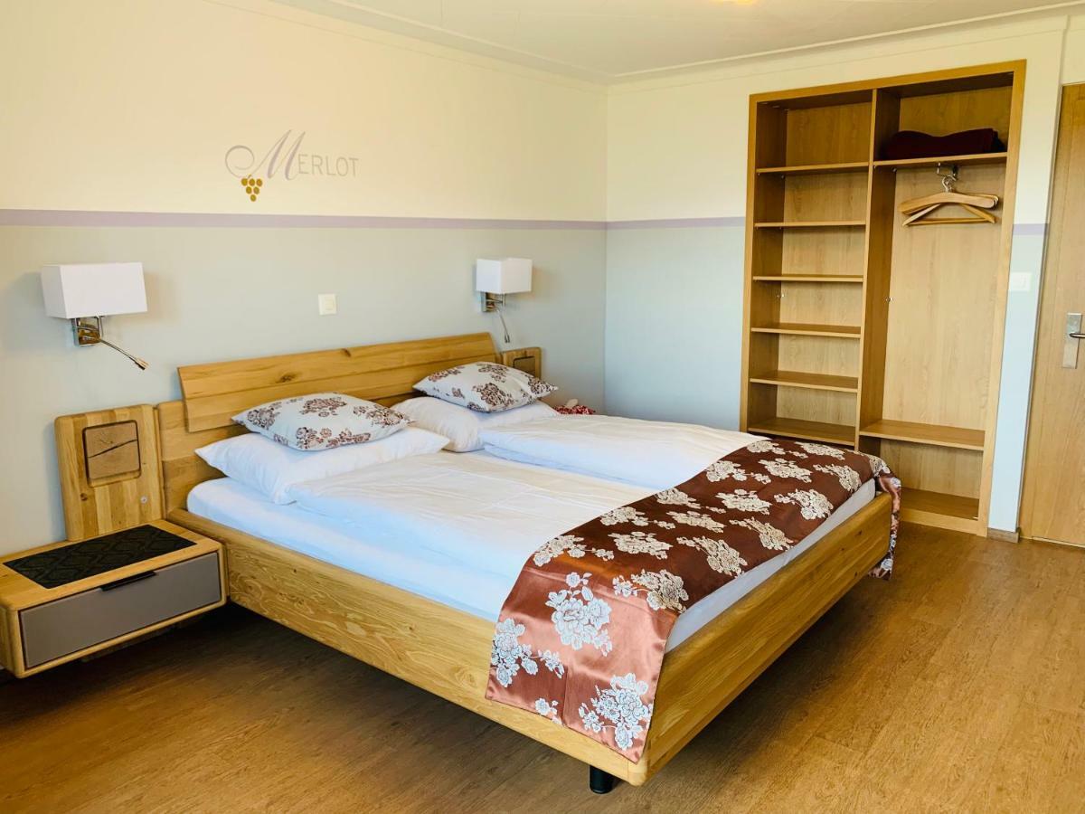 Gasthof Zur Buendte Jenins ภายนอก รูปภาพ